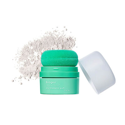 Shampoo a Seco Briogeo Style + Treat Puff